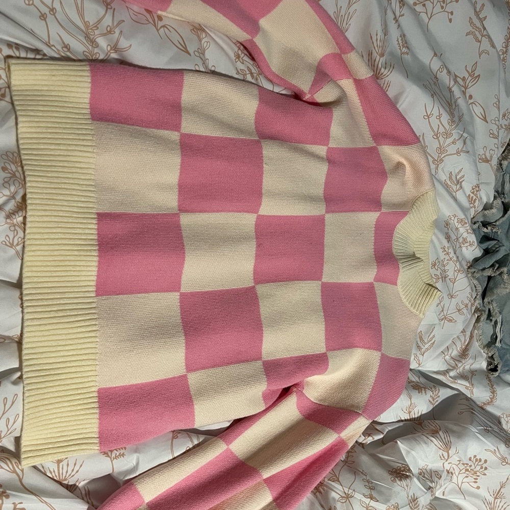 Chic Pink and Cream Checkered Sweater
